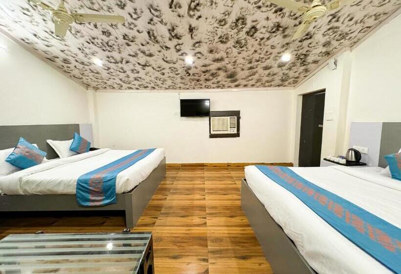 חדר סטנדרט לארבעה, Shelton Blu Resort Jim Corbett