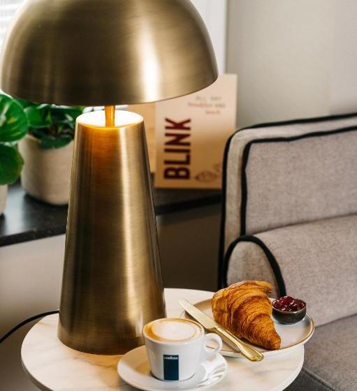 اتاق لوکس, Blink