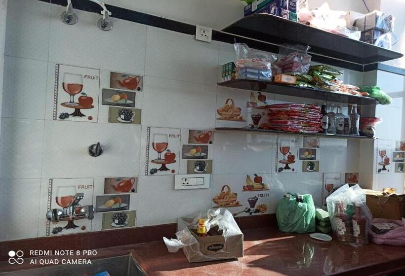 غرفة كلاسيكية ثلاثية, Oyo Shree Ganpati Cafe & Restaurant