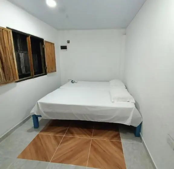 ルームシェアのワンベッド, Urantia Beach Hostel & Camping