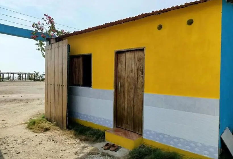 ルームシェアのワンベッド, Urantia Beach Hostel & Camping