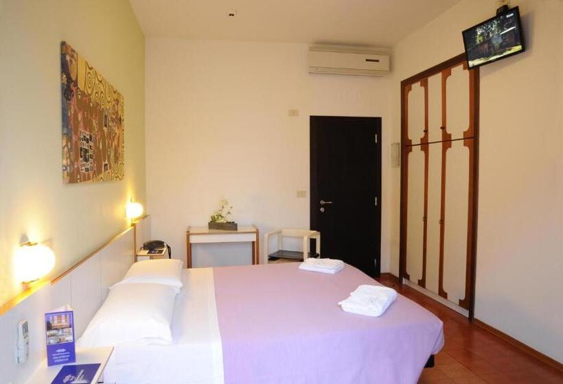 غرفة قياسية ثلاثية, Dell Amarissimo