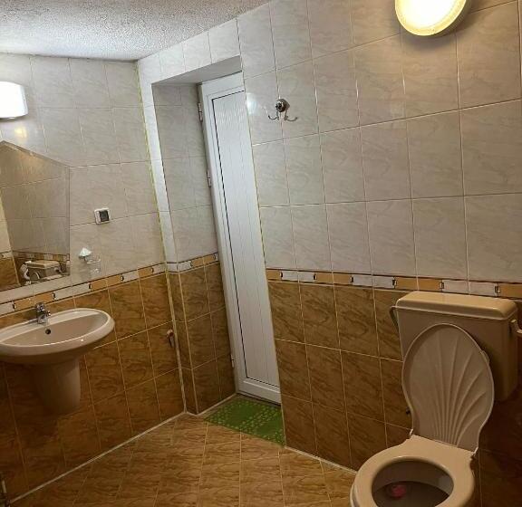 غرفة عائلية, Guest House Rosenovi