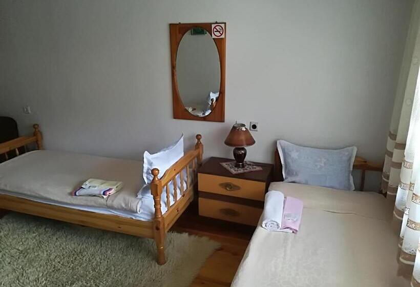 Трехместный Номер Стандарт с Балконом, Guest House Rosenovi