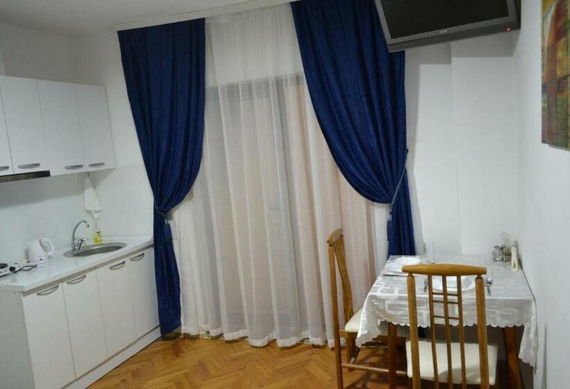 اتاق اکونومی, Honey Home By Kostoski Inn