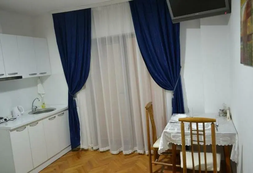 اتاق اکونومی, Honey Home By Kostoski Inn