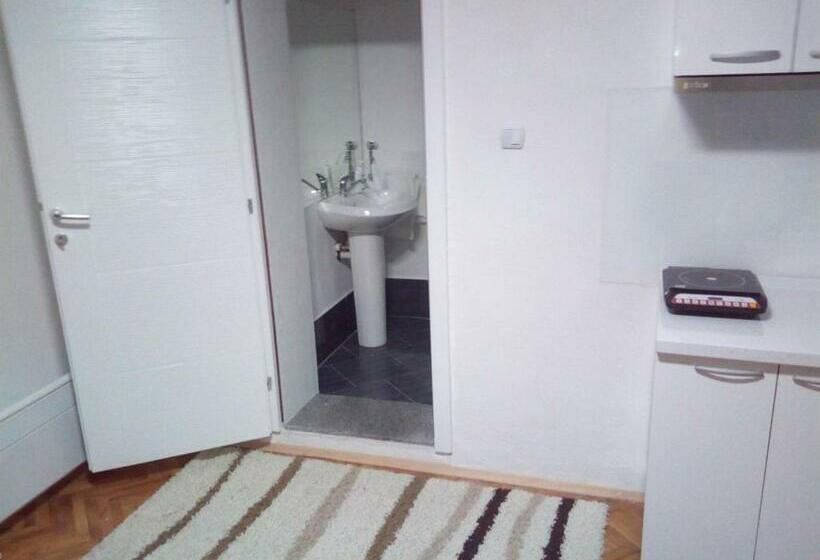 اتاق اکونومی, Honey Home By Kostoski Inn