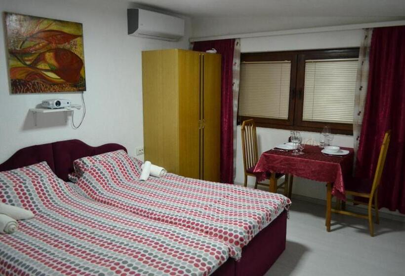 استودیو استاندارد با چشم‌انداز باغ, Honey Home By Kostoski Inn