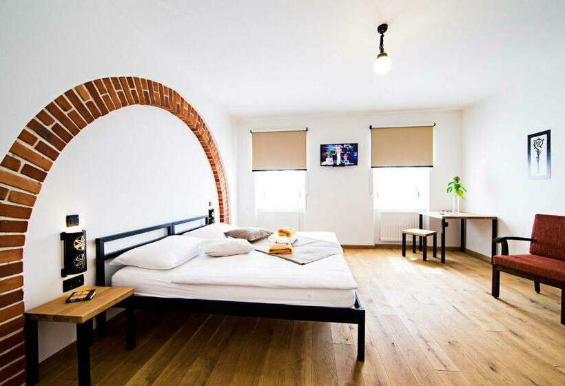 اتاق استاندارد با چشم‌انداز دریاچه, Old Parish House