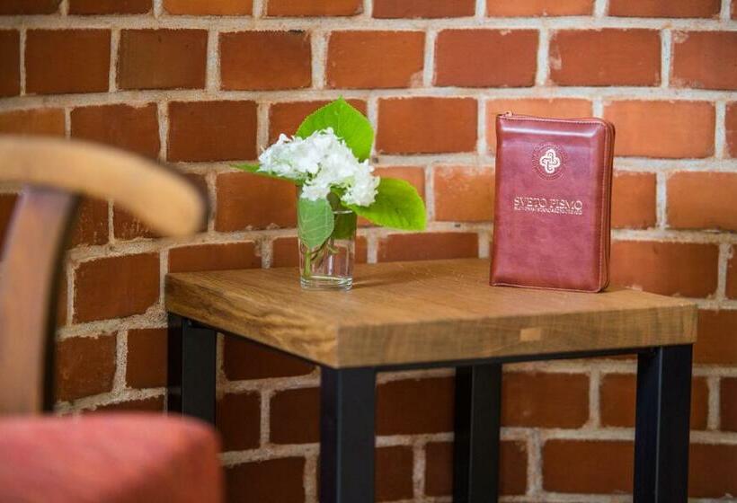 اتاق استاندارد با چشم‌انداز دریاچه, Old Parish House