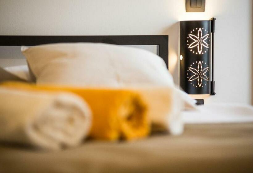 اتاق استاندارد با چشم‌انداز دریاچه, Old Parish House