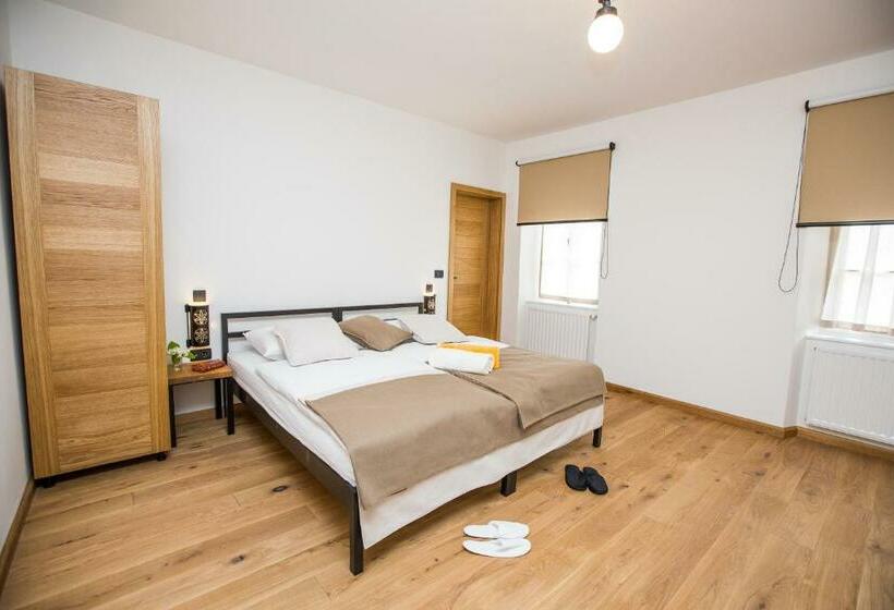 اتاق استاندارد با چشم‌انداز دریاچه, Old Parish House