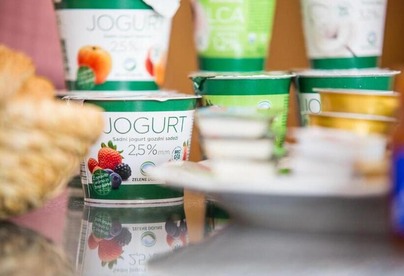 اتاق استاندارد, Old Parish House