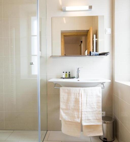 اتاق استاندارد, Old Parish House