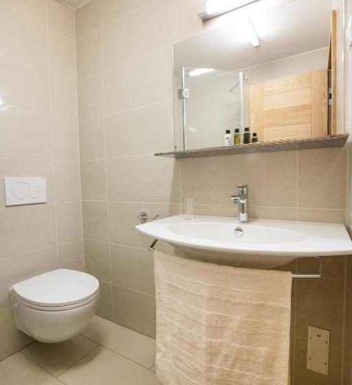 اتاق استاندارد, Old Parish House