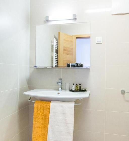 اتاق استاندارد, Old Parish House