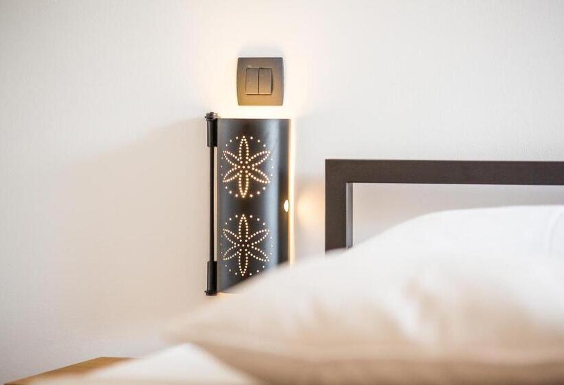 اتاق استاندارد با چشم‌انداز, Old Parish House