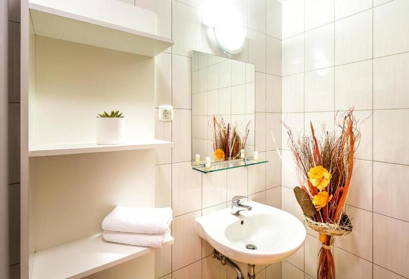 آپارتمان 1 خوابه, Rooms & Apartments Kepic, Airport Accomodation