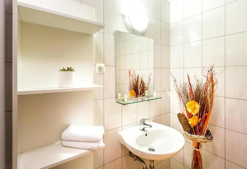 آپارتمان 1 خوابه, Rooms & Apartments Kepic, Airport Accomodation