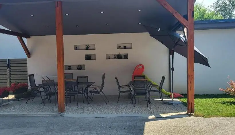 آپارتمان خانوادگی 2 خوابه, Rooms & Apartments Kepic, Airport Accomodation