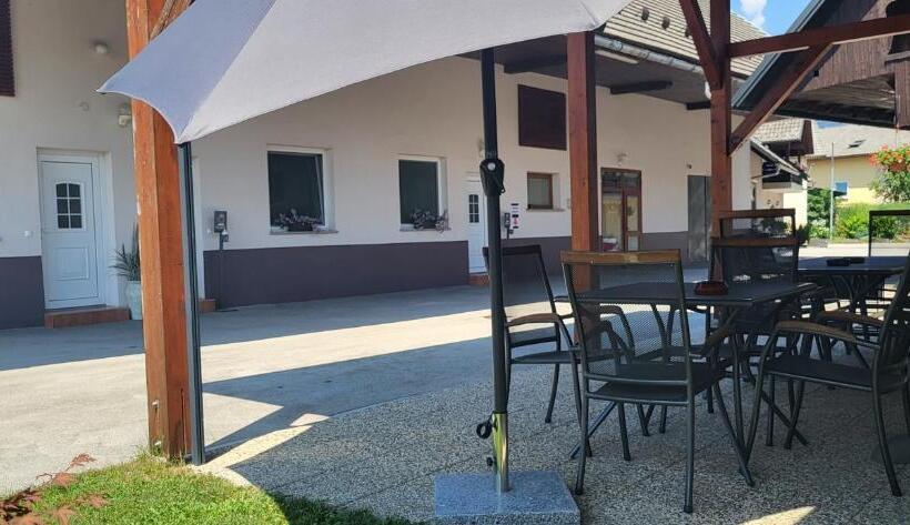 آپارتمان خانوادگی 2 خوابه, Rooms & Apartments Kepic, Airport Accomodation