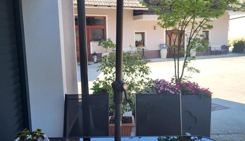 آپارتمان خانوادگی 2 خوابه, Rooms & Apartments Kepic, Airport Accomodation