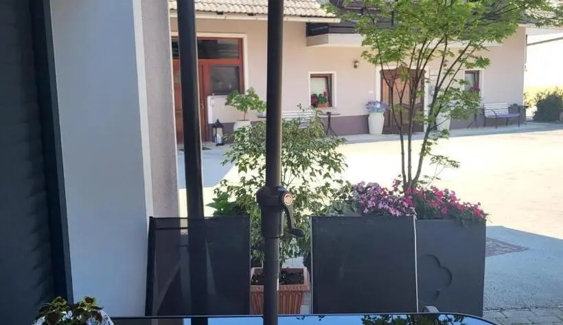 آپارتمان خانوادگی 2 خوابه, Rooms & Apartments Kepic, Airport Accomodation