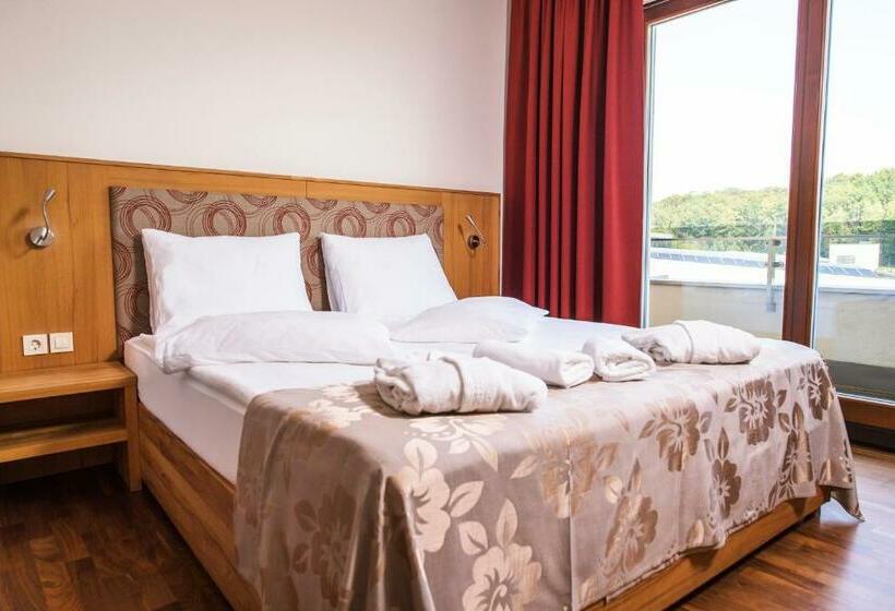 سوییت جونیور لوکس, Bioterme Mala Nedelja