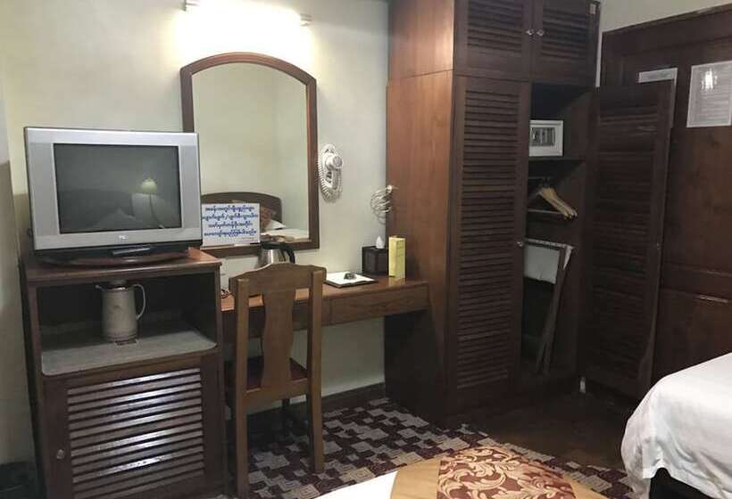 اتاق اکونومی, Crystal Palace