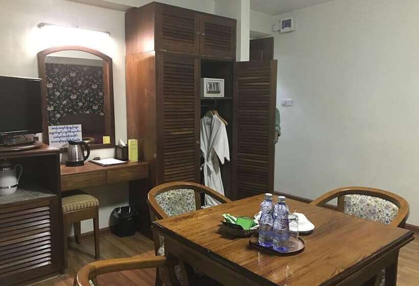 اتاق لوکس سه تخته, Crystal Palace