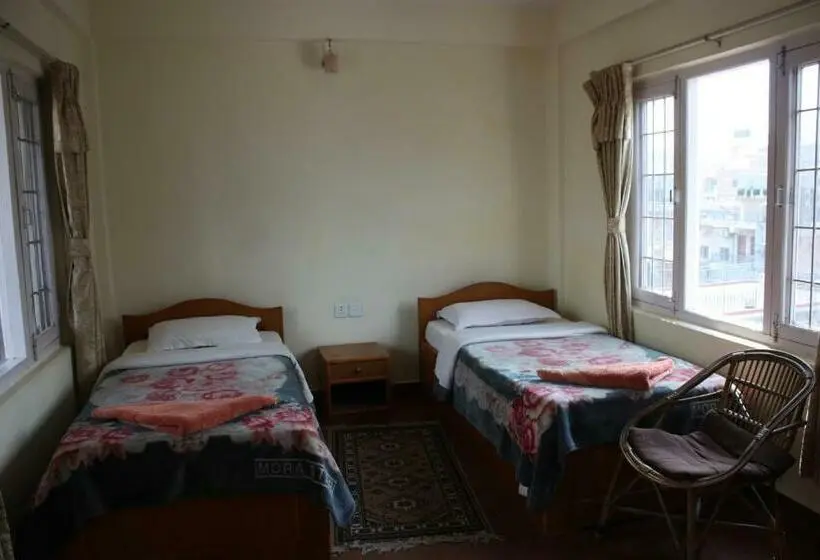 اتاق خانوادگی, Global Inn
