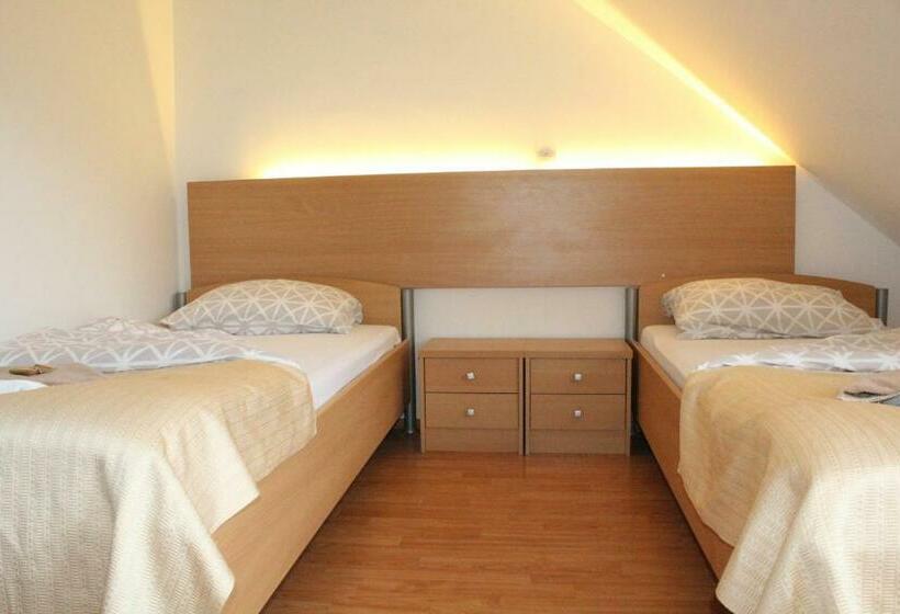 اتاق استاندارد یک نفره, Murat