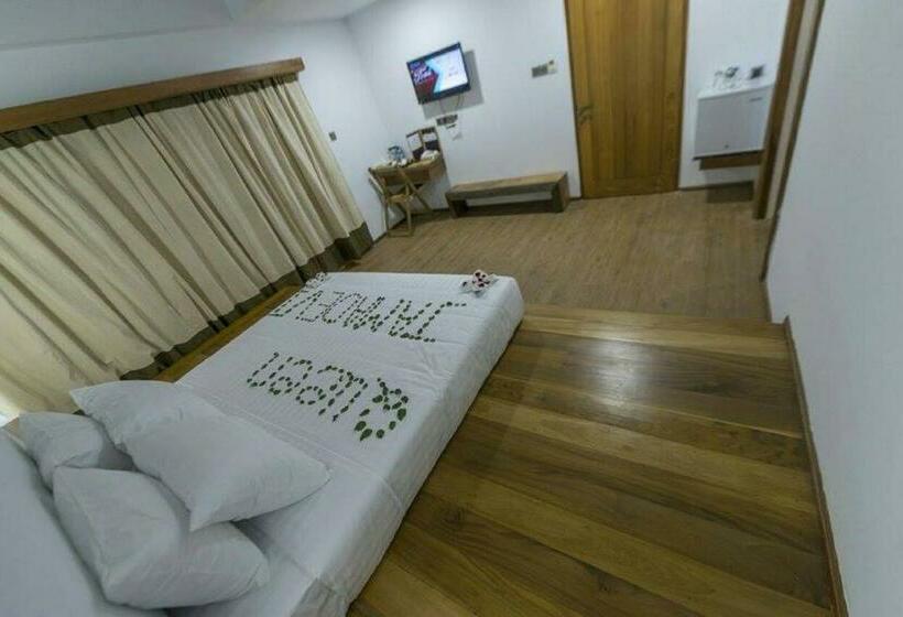 اتاق لوکس, Queen Jamadevi