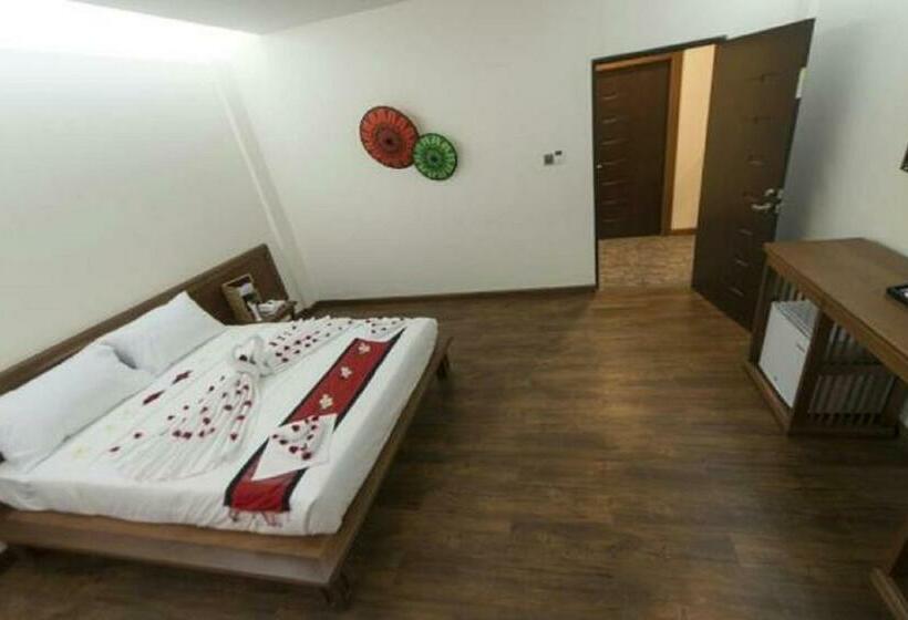 اتاق لوکس, Queen Jamadevi