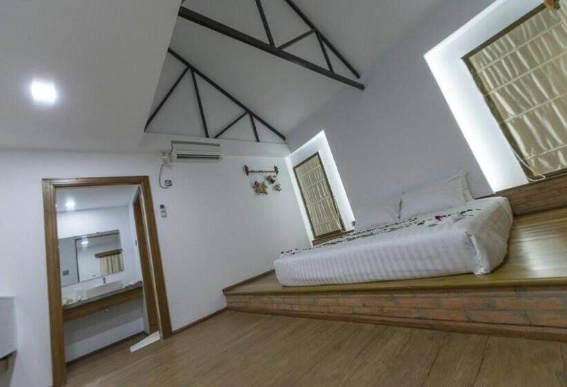 ویلای استاندارد با چشم‌انداز باغ, Queen Jamadevi