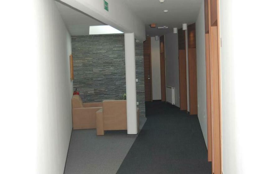 اتاق استاندارد سه نفره, Rakar