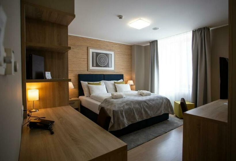 スタンダードルーム, Salamandra