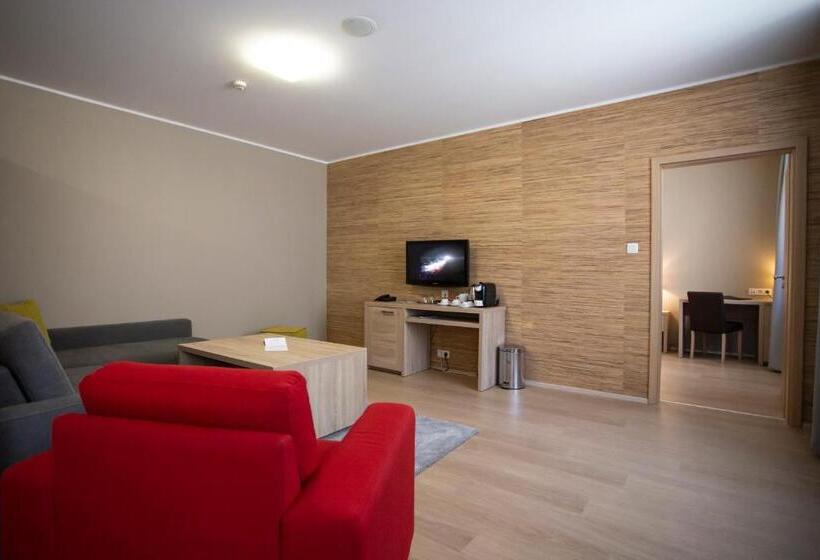 ２ベッドスイートルーム, Salamandra