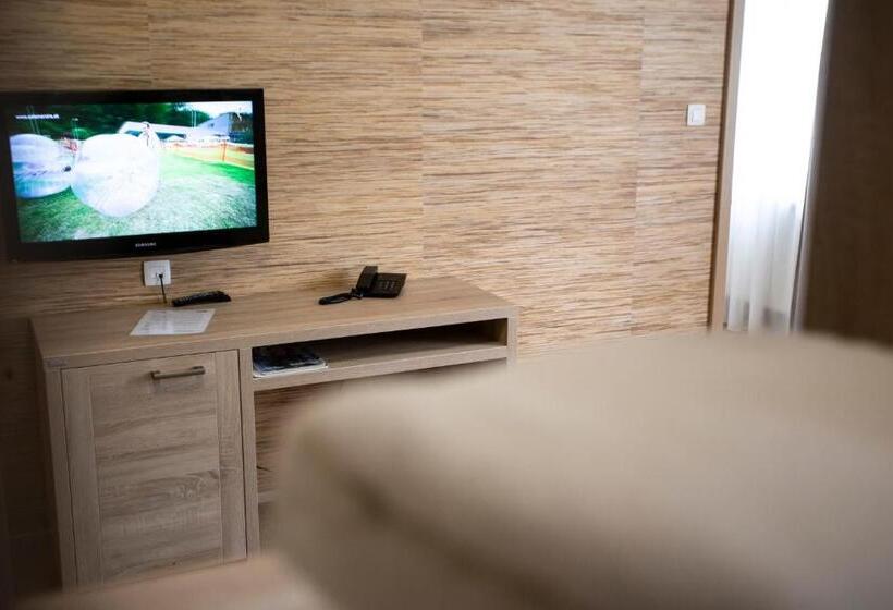 ２ベッドスイートルーム, Salamandra