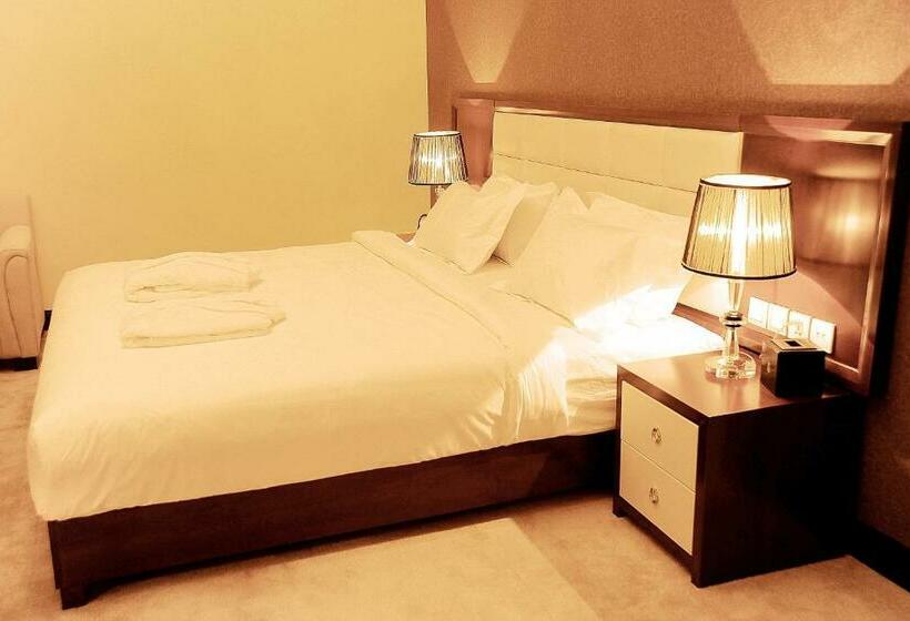 استودیوی لوکس, Soyol