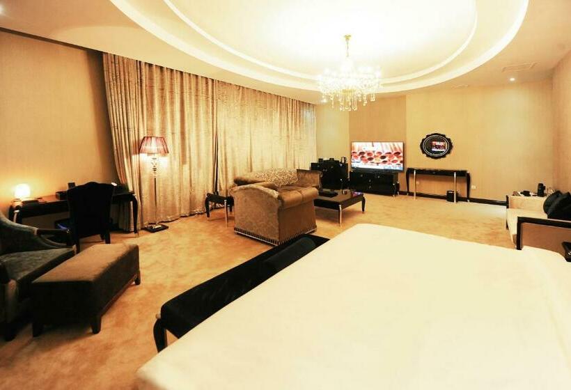 Deluxe Suite King Bed, Soyol