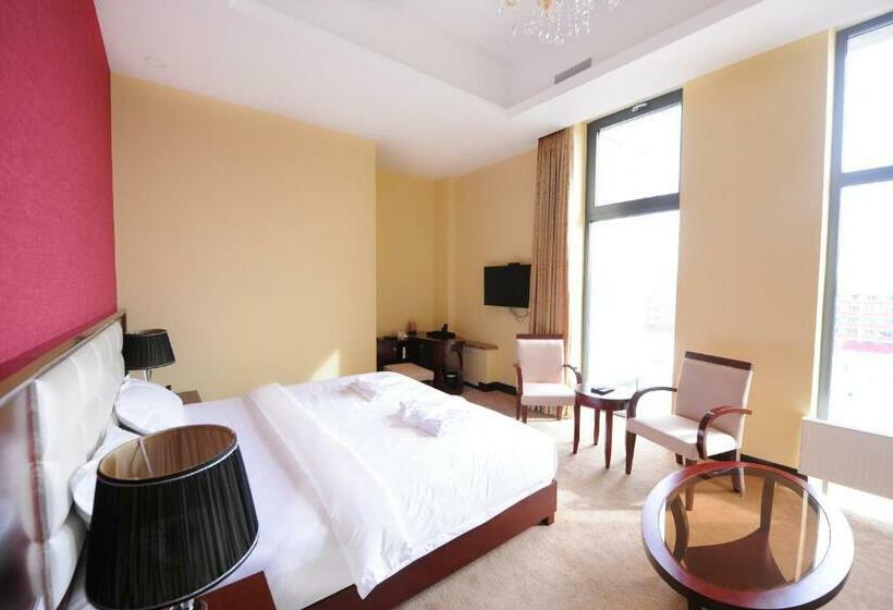 استودیوی لوکس, Soyol