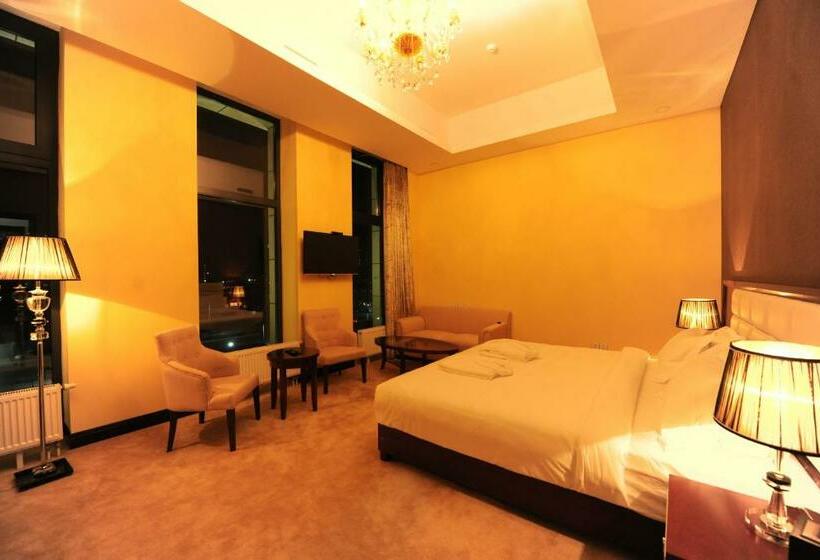 استودیوی لوکس, Soyol