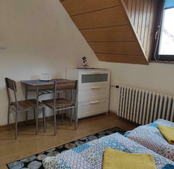 이코노미 룸, Tatrania