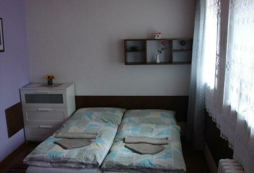 이코노미 룸, Tatrania