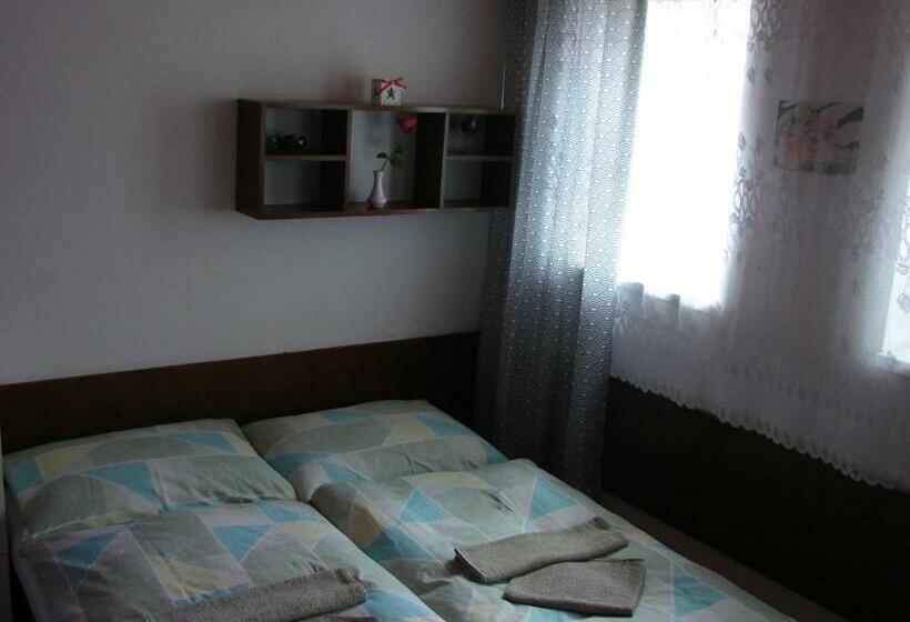 이코노미 룸, Tatrania