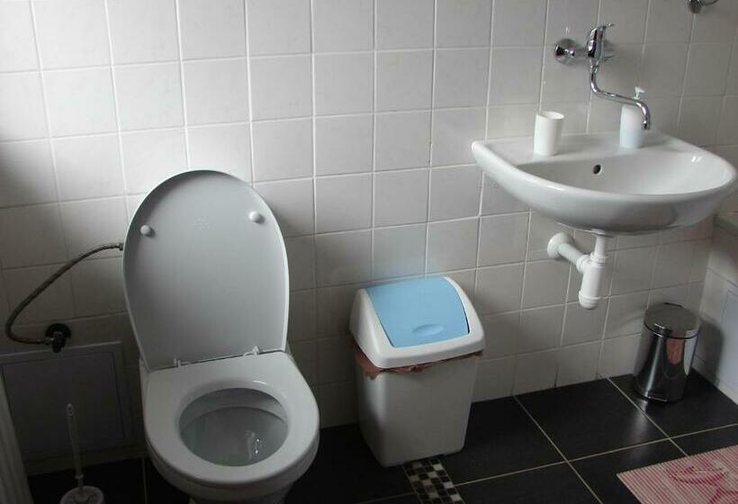 이코노미 룸, Tatrania