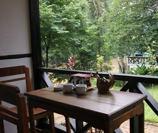 بنجلو قياسى مزوَّد بشرفة, Phaxang Resort Nong Khiaw