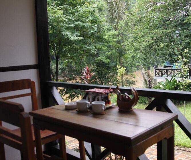 بنجلو قياسى مزوَّد بشرفة, Phaxang Resort Nong Khiaw