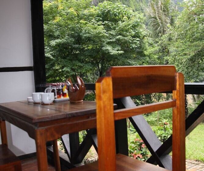 بنجلو قياسى مزوَّد بشرفة, Phaxang Resort Nong Khiaw